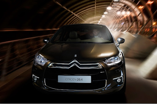 2011-Citroen-DS4-08.jpg