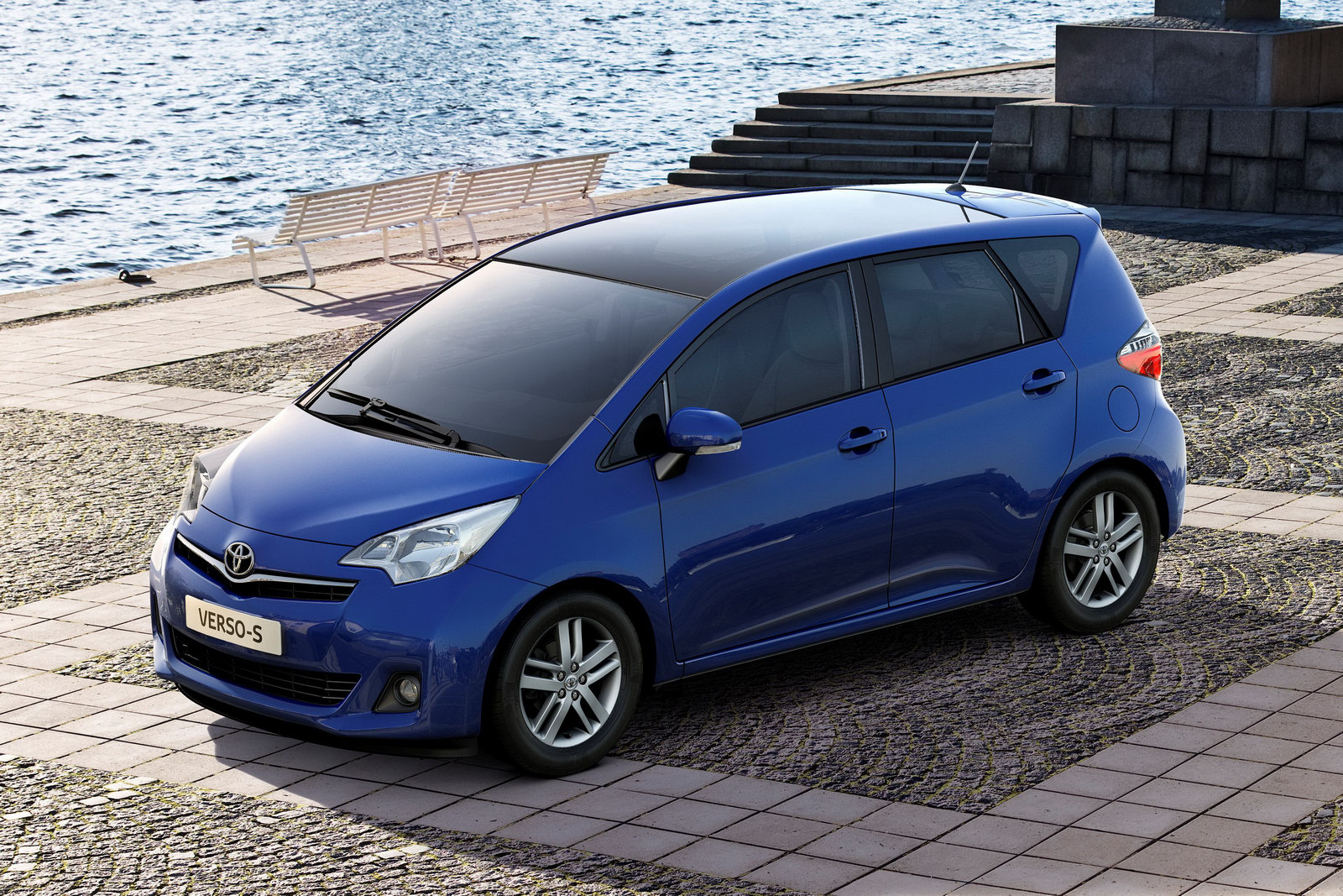 [2011-Toyota-Verso-S-01.jpg]