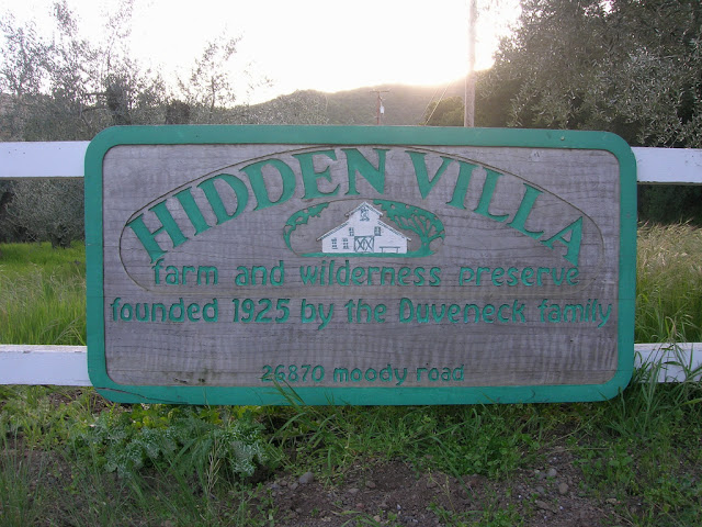 Entrance sign