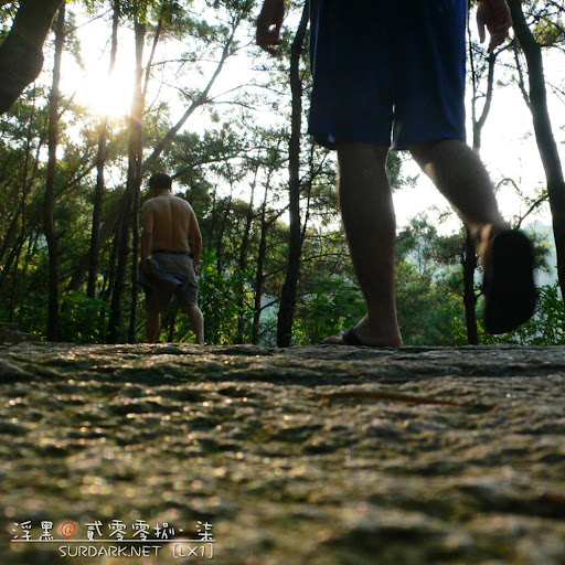炎炎夏日，赤膊登狐尾山。