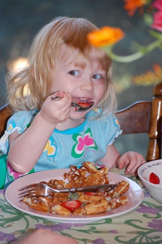 [Sophia's 2nd birthday, part I 078i[3].jpg]