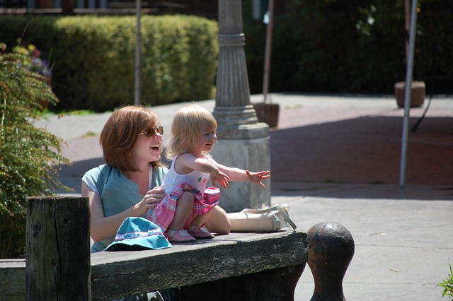 [Sophia 2nd Birthday, part II 036[3].jpg]