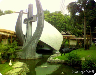 Greenbelt Chapel in Makati (exterior) Greenbelt Chapel in Makati (exterior)