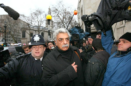 http://lh6.ggpht.com/_hFyIVHLPW40/TQo6qxo0adI/AAAAAAAAFsE/ddHfQx3NSeg/Author-filmaker-and-suppo-004.jpg