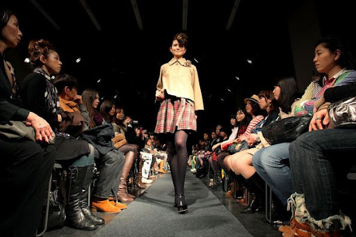 Japan%2BFashion%2BWeek%2B2010%2BW%2BDay%2B2%2BcScMV2guI27l Japan Fashion Week 2010 Autumn/Winter Collection