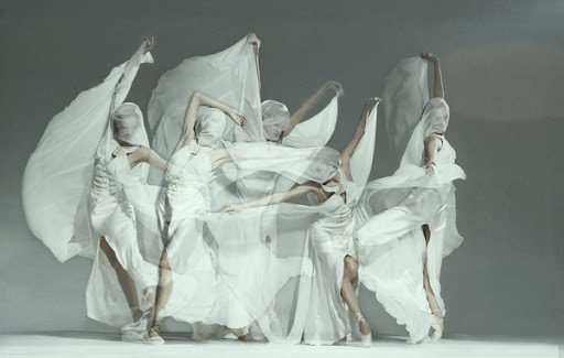 jan masny photgraphy ballet 8 600x381 Monochromatic Ballet Squad By Jan Masny
