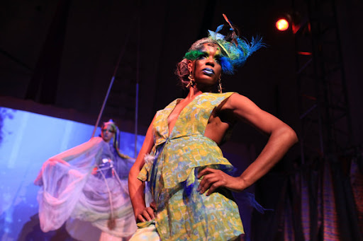 Runway%2BShow%2BCombines%2BMix%2BArt%2BFashion%2BBLhzDQ4c O7l New Faux Runway Show