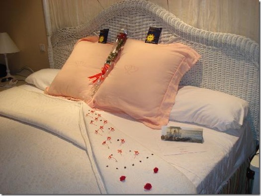 2011-romantic-wedding-room-for-honeymoon-design-ideas