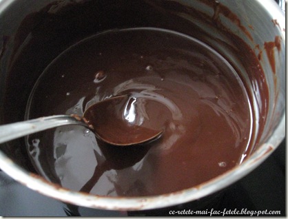 Tort Suprem de Ciocolată - pregatim crema Ganache
