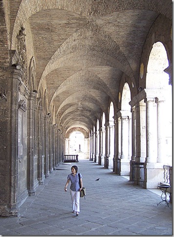 440px-Palladio_Palazzo_della_Ragione_upper[1]