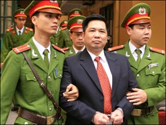 cu huy ha vu truoc toa ngay 4-4
