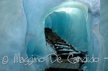 Eisgrotte_im_Rhonegletscher