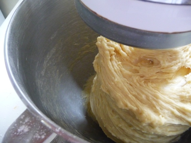 [add flour, knead[3].jpg]