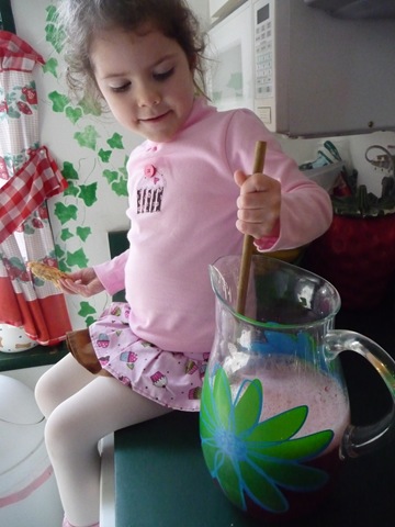 [with a cookie[3].jpg]