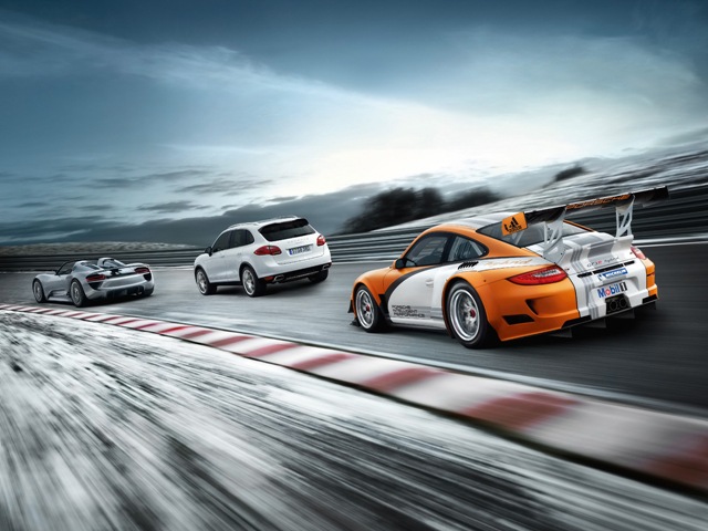 [2010-Porsche-918-Spyder-Concept-911-GT3-R-Hybrid-and-Cayenne-S-Hybrid-Speed-1280x960[2].jpg]