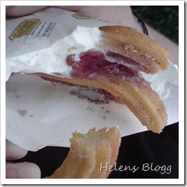 Churros med jordgubbssylt och grädde