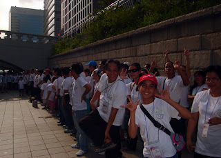 Day 3 (3:00 pm) - Philippine Team joins the Korean deaf members performs a sign language interpretation of a popular Korean tune beside the man made Seoul River.