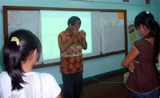 Day 3 - Deaf Pastor Isagani Sta. Ana leads the prayer.