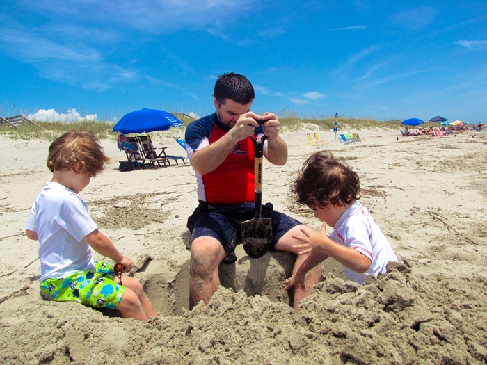 boysdigging (1 of 1)