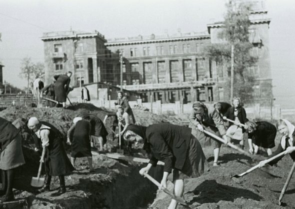 [unseenworldwar2photos213.jpg]