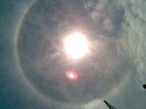 Matahari Bercincin Pelangi di Langit Jogja