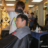 wu di getting his hair done