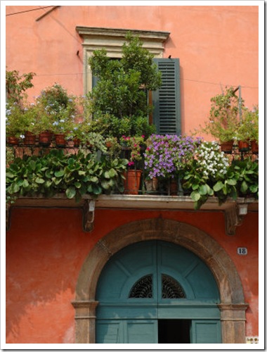 EU16LEN0286-FB~Balcony-Garden-in-Historic-Town-Center-Verona-Italy-Posters