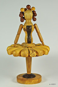 Figur 6 - Tänzerin mit plissiertem Rock