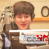 ＜20101117＠Kiss The Radio / Cr. 2kyuhyun（www.2kyuhyun.com）/ photo by lAdy~2J / Design & Upload pic By : lAdy~2J@2kyuhyun.com＞