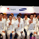 <2011@SS3 in Singapore / Cr. xinmsn / Photo by Running Into The Sun >