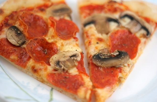 [thin-crust-pizza-31[1].jpg]
