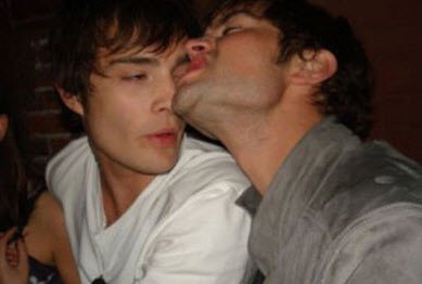 [Chace Crawford Ed Westwick Controversial Photo[4].jpg]