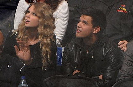 [Taylor Swift Taylor Lautner Hockey Date[3].png]