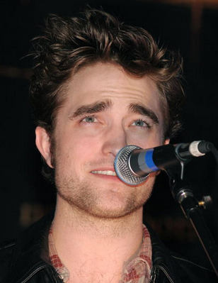 [Robert Pattinson Professional Weirdo[3].png]