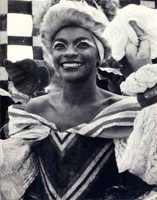 HOLA, XICA DA SILVA!