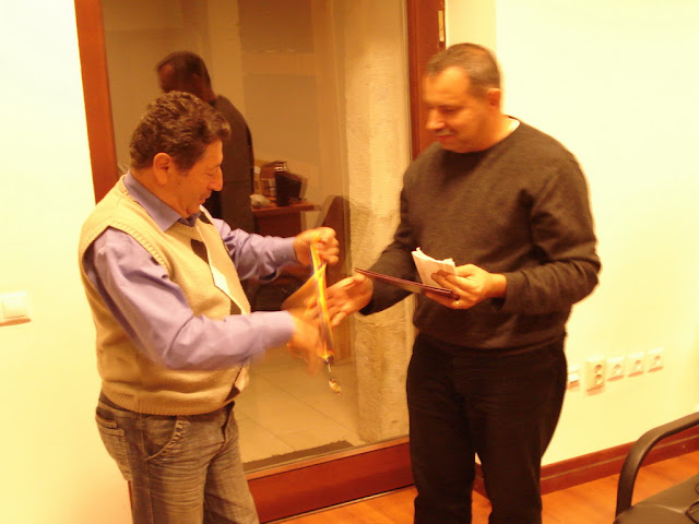 Inmanarea diplomei si a medalionului