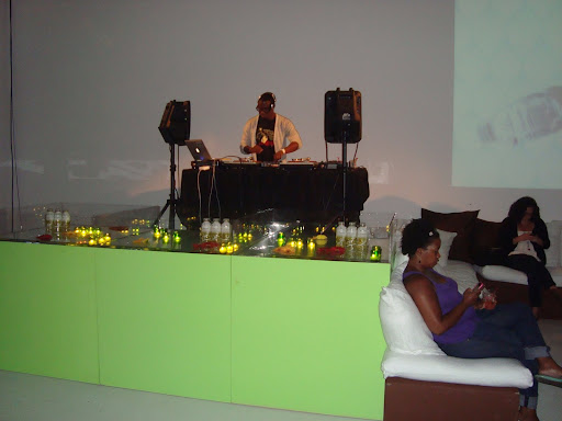 DJ 