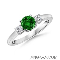 Round-Emerald-and-Diamond-Three-Stone-Ring-in-Platinum-(4-mm)_SRW0554EH_Reg
