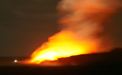 Kilaueas Kalapani lava flow at night
