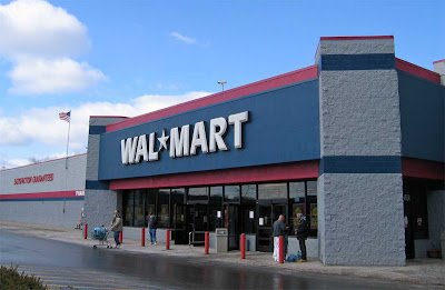 Photograph of a Wal-Mart store exterior in Laredo, Texas