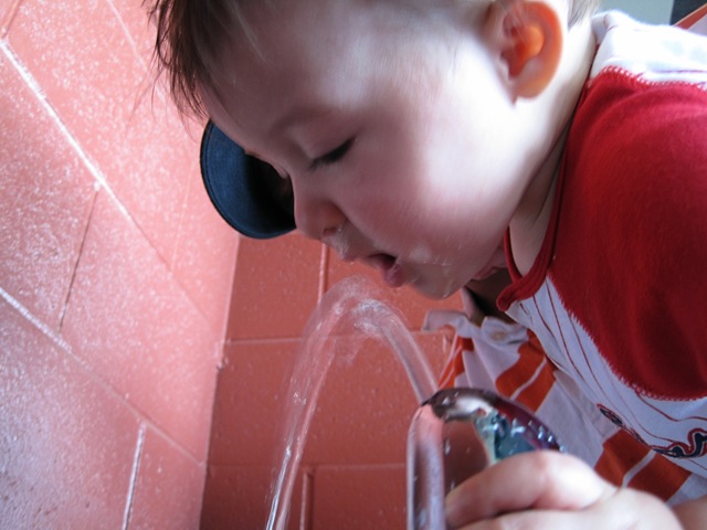 [2010-07-25 Riley at the Aces Game (11)[4].jpg]