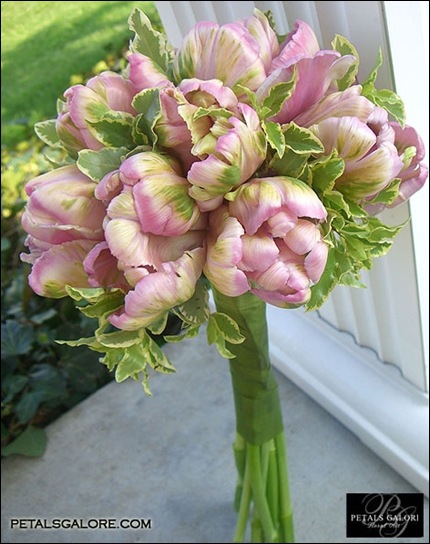 bouquet-187-lg petals galore