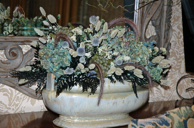 [house flowers 9-28-06 010edit.jpg]