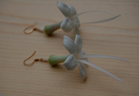 MFGStephanotisEarrings the monkey flower group