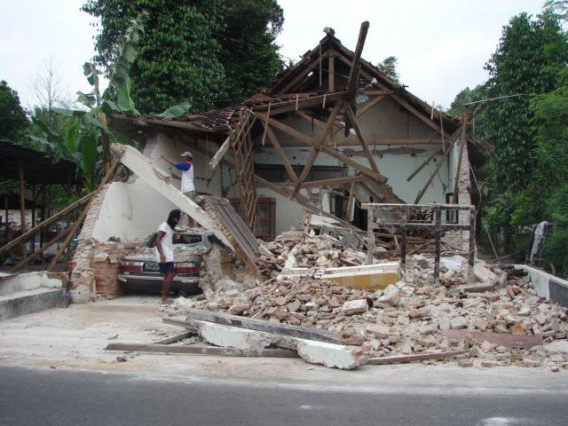 [19627indonesiaearthquake9.jpg]
