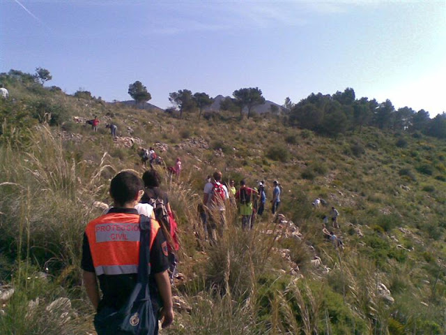 Voluntario cubriendo el servicio de reforestacion. Voluntario cubriendo el servicio de reforestacion.