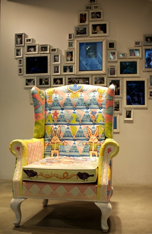 [adidas-atelier-library-chairse2808f-painting[6].jpg]