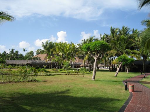 Grand Palladium resort grounds