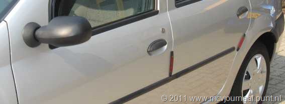 [Dacia Logan Sedan portierbeschermers[6].jpg]