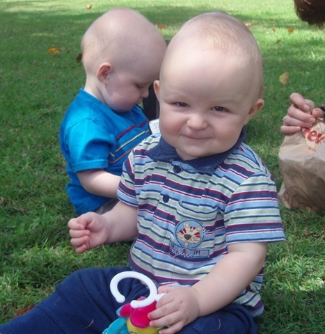[ethan 10 months[2].jpg]